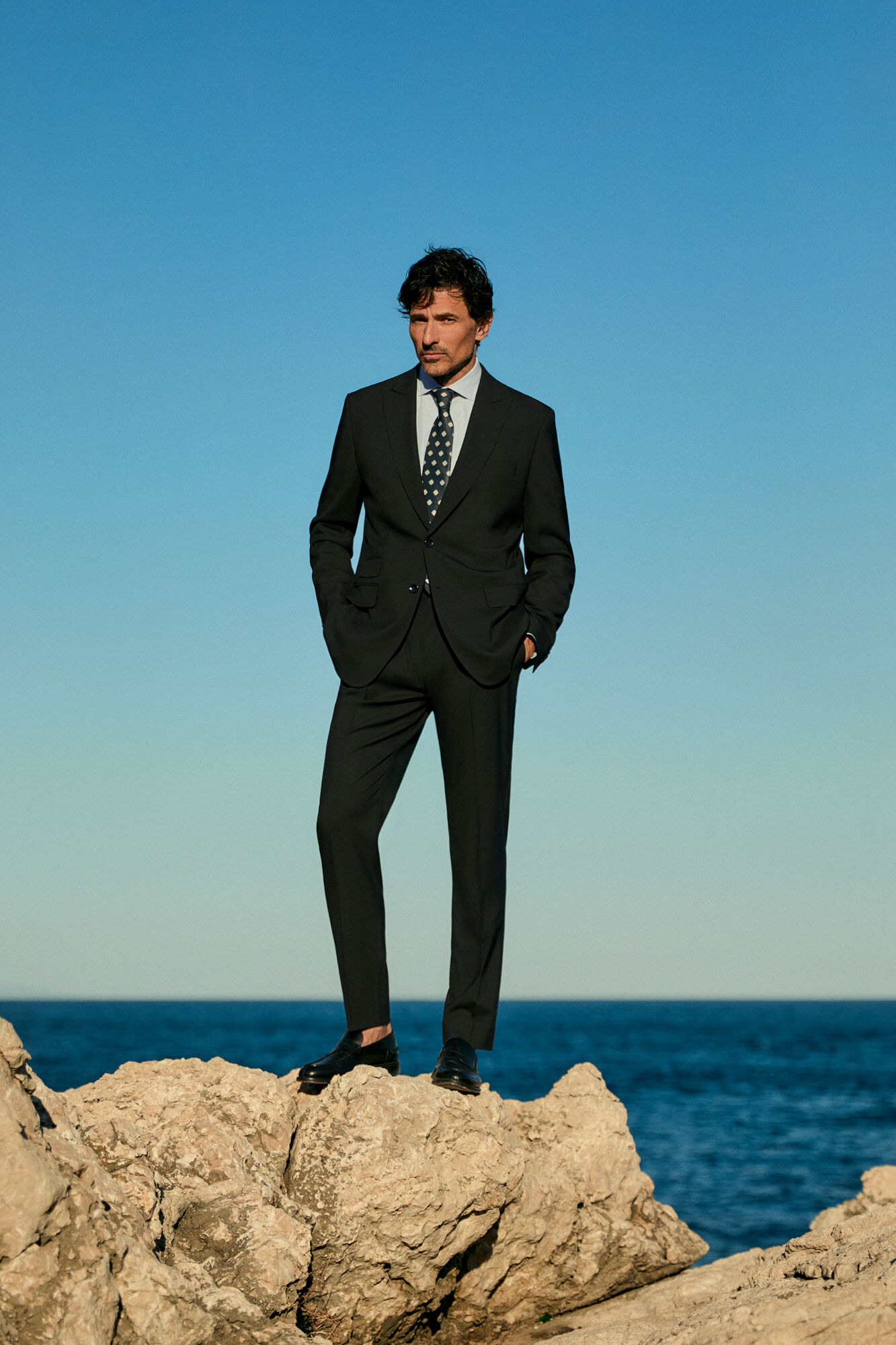 OOTO Pantal&oacute;n traje solapa pico
