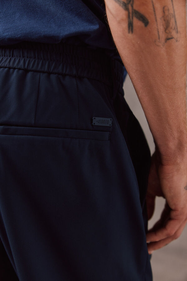 OOTO Jogger t&eacute;cnico con pinzas relaxed Azul marino