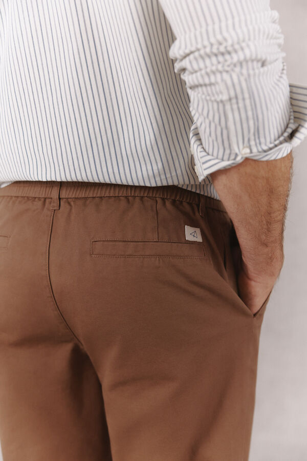 OOTO Chino gomas regular Camel