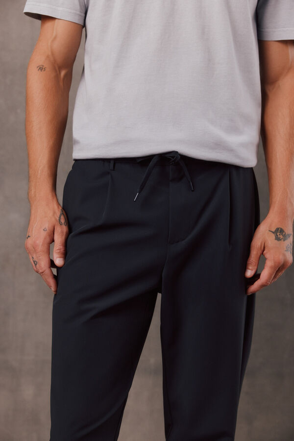 OOTO Jogger t&eacute;cnico con pinzas relaxed Gris