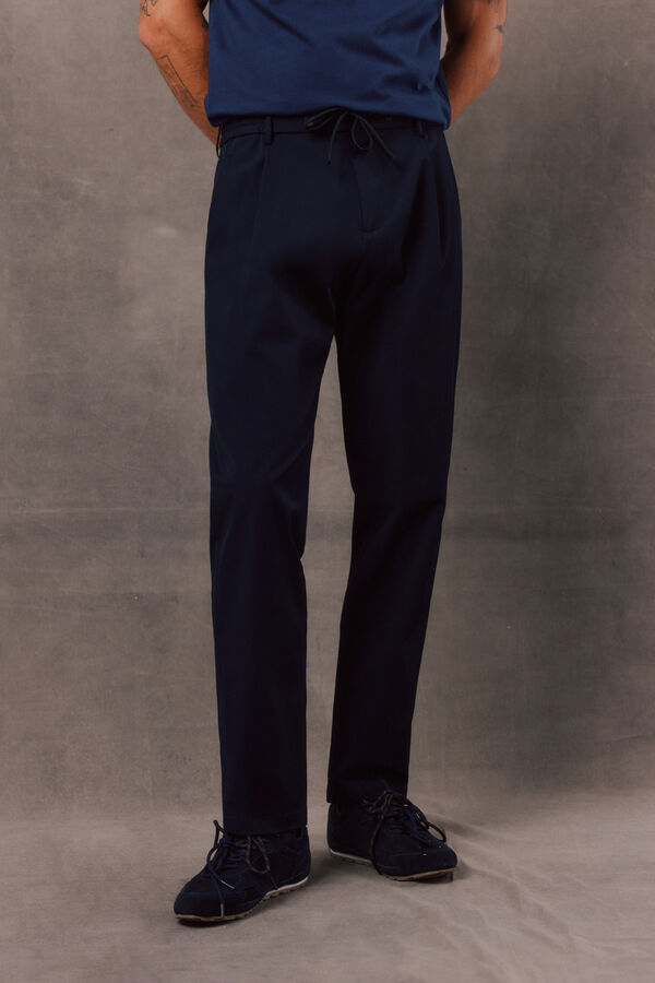 OOTO Jogger t&eacute;cnico con pinzas relaxed Azul marino