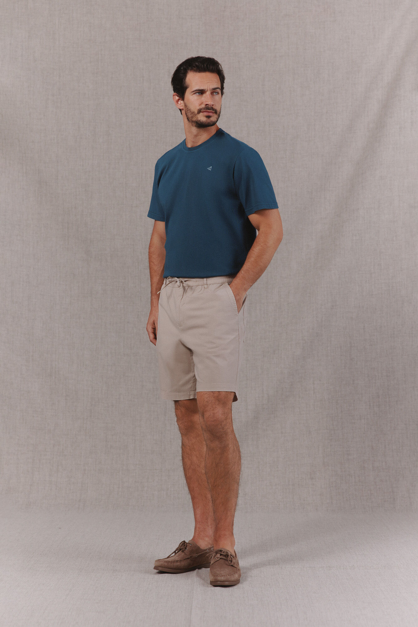 OOTO Camiseta b&aacute;sica lavada con bordado avi&oacute;n