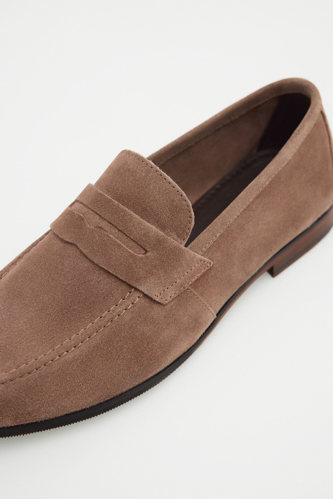 Pedro del Hierro Mocas&iacute;n piel