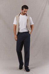 Conjunto de chino y camiseta